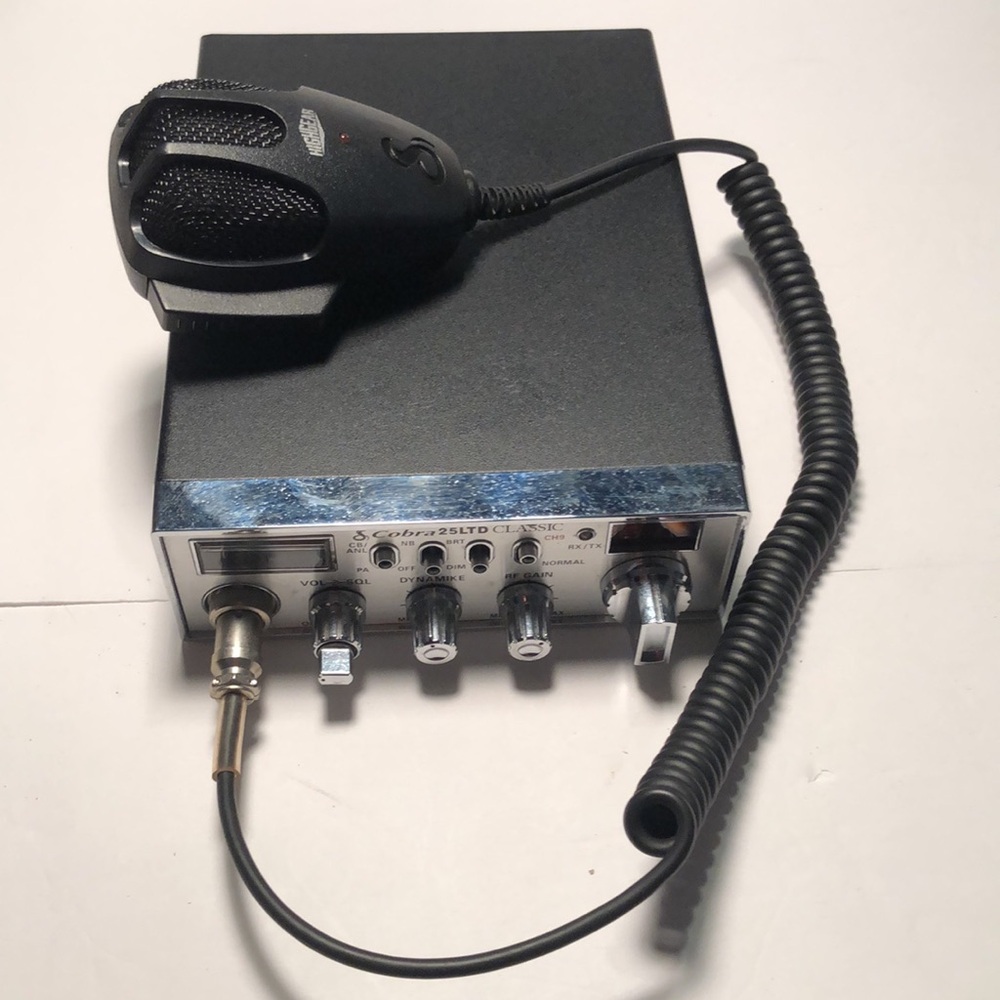 Cobra 25 LTD trucker classic radio
